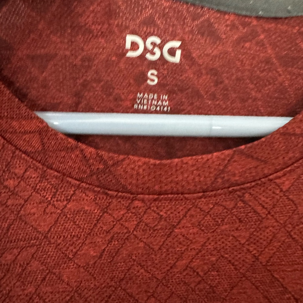 DSG Men's red-maroon  T-Shirt DSG size small - Picture 3 of 4